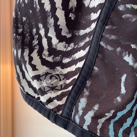 Lululemon Tracker Short III in Secret Society - Picture 4 of 7